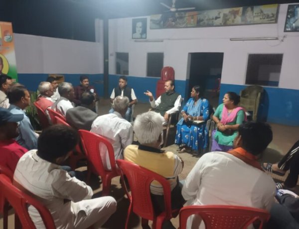 खलारी के एसीसी सीमेंट फैक्ट्री के सेवानिवृत्त कामगार मिले सुबोधकांत सहाय से