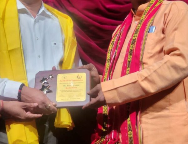 मिट्टी के धरोहर सम्मान से नवाजे गए अर्चित आनंद