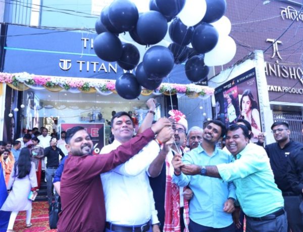 टाइटन ने रांची के हरमू रोड में खोला झारखंड का सबसे बड़ा और पहला ट्रॉम्बो स्टोर