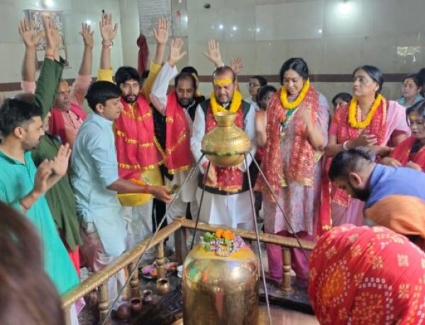 राँची की युवा उम्मीदवार यशस्विनी सहाय ने महाकाल की पूजा कर आशीर्वाद लिया