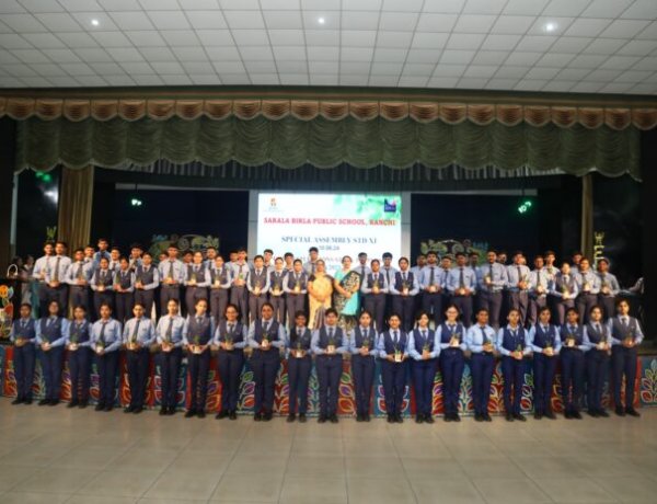 सरला बिरला पब्लिक स्कूल रांची ने बोर्ड परीक्षा में उत्कृष्ट प्रदर्शन के लिए छात्रों को सम्मानित किया