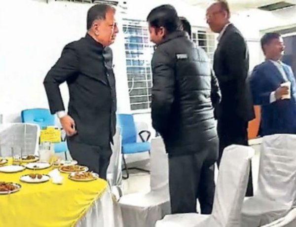 रिम्स की एडमिनिस्ट्रेटिव बिल्डिंग में शराब पार्टी, डॉक्टरों ने छलकाए जाम