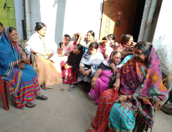 नारी शक्ति सेना (गुलाबी गैंग) की बैठक