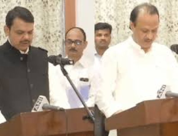 महाराष्ट्र की राजनीति में बड़ा उलटफेर, देवेंद्र फडणवीस ने सीएम और अजित पवार ने डिप्टी सीएम पद की शपथ ली