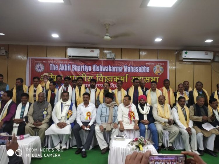 विश्वकर्मा महासभा का अभिनंदन समारोह, नवनिर्वाचित विधायक सुदिव्य कुमार हुए सम्मानित