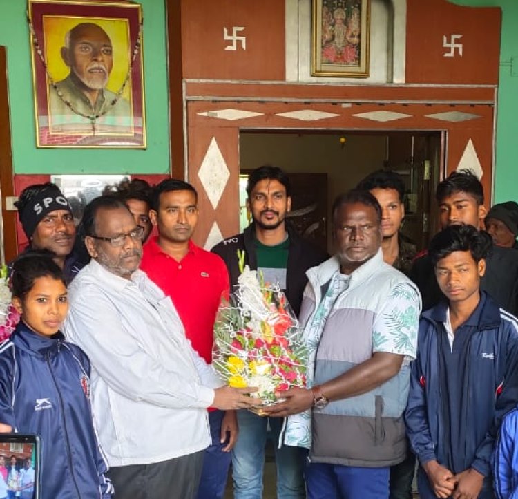 कराटेकारों ने विधायक सुखराम उरांव को किया सम्मानित, खिलाड़ियों को प्रोत्साहित करना प्राथमिकता- सुखराम उरांव