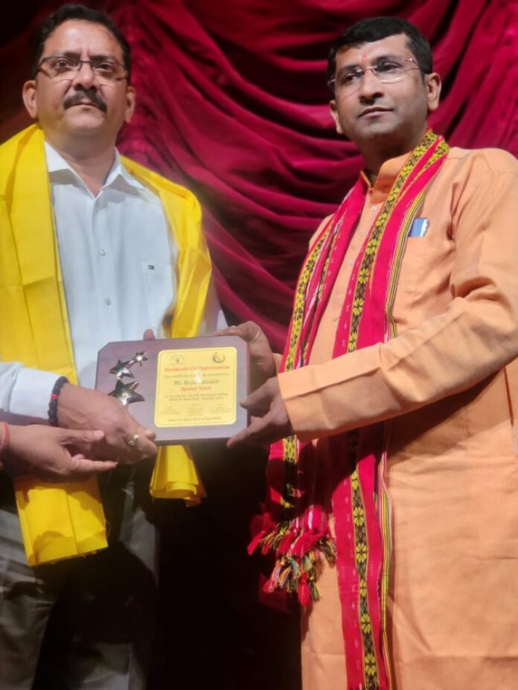 मिट्टी के धरोहर सम्मान से नवाजे गए अर्चित आनंद