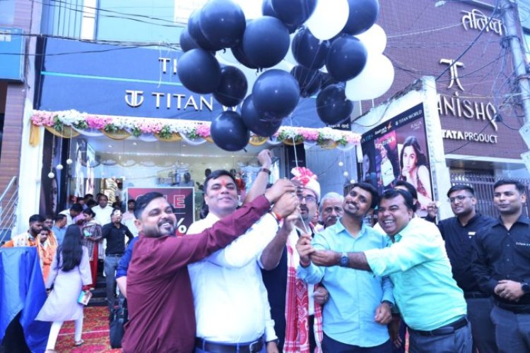 टाइटन ने रांची के हरमू रोड में खोला झारखंड का सबसे बड़ा और पहला ट्रॉम्बो स्टोर