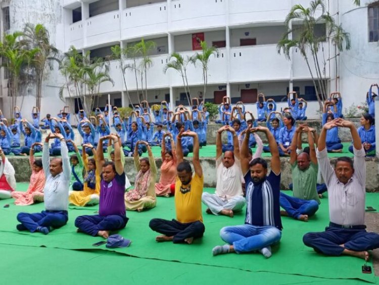 कैंब्रिज ग्रुप के संस्थानों में मना योग दिवस