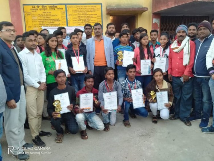 गोमिया विधायक द्वारा प्रतिभा खोज के टॉप टेन छात्र किए गए सम्मानित