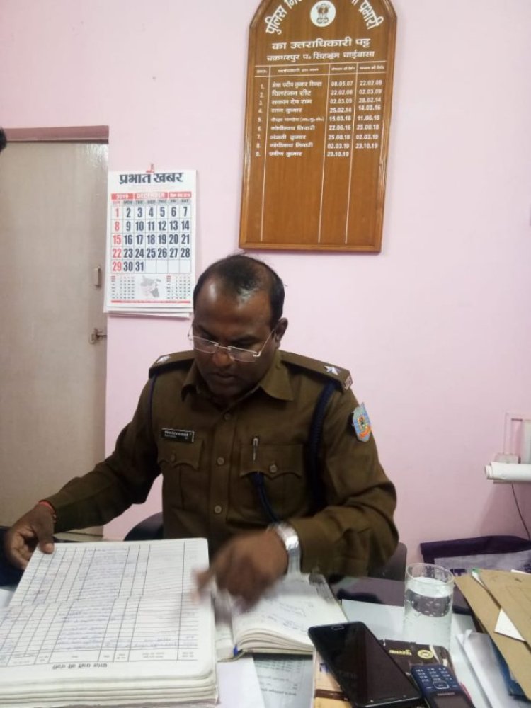 चक्रधरपुर शहर में लॉटरी-जुआ संचालकों के विरुद्ध सघन अभियान,अवैध धंधेबाजों पर पुलिस ने कसा शिकंजा