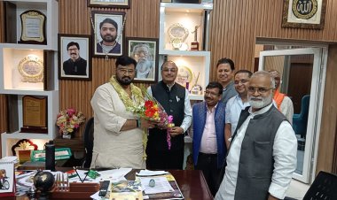 नगर विकास मंत्री से भवन नियमितीकरण योजना को जल्द प्रभावी किये जाने का चैंबर ने किया आग्रह