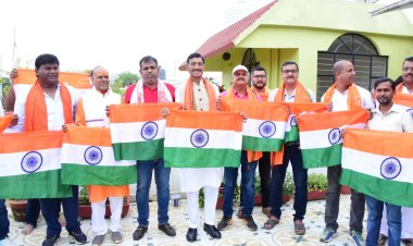 हमारा तिरंगा त्याग, निष्ठा और शांति का प्रतीक: संजय सेठ