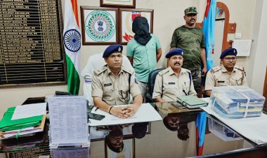 टोल फ्री नंबर का इस्तेमाल कर ठगते थे पैसे, 24 मोबाइल के साथ पुलिस ने दबोचा