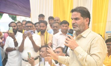 तेजस्वी यादव बाबूजी की दुकान पर बैठकर अपने ही नेताओं को गाली दे रहे हैं : प्रशांत किशोर