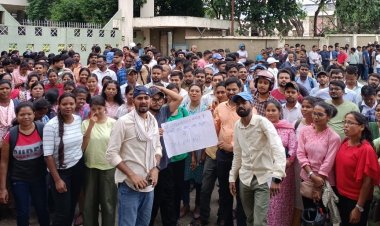 आक्रोशित छात्रों ने जैक कार्यालय का किया घेराव