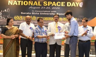 अंतरिक्ष विज्ञान के साथ अन्य क्षेत्रों में भी अनुशासन और समर्पण जरूरी-- प्रो. पाठक