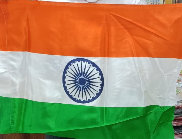 हर घर तिरंगा अभियान 2024 के तहत रांची मुख्य डाकघर में तिरंगा झंडे की बिक्री शुरू