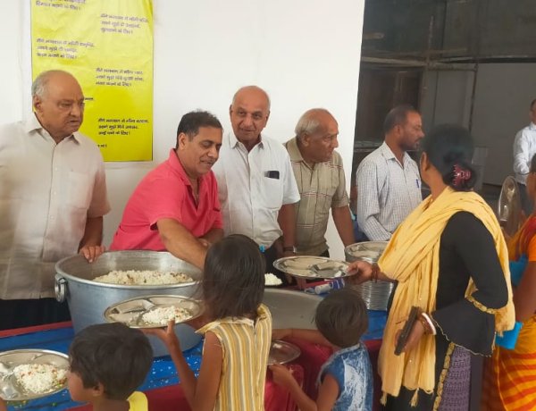 तुलसीदास जयंती पर श्री कृष्ण प्रणामी ट्रस्ट का 162 वां निःशुल्क  अन्नपूर्णा भंडारा आयोजित 