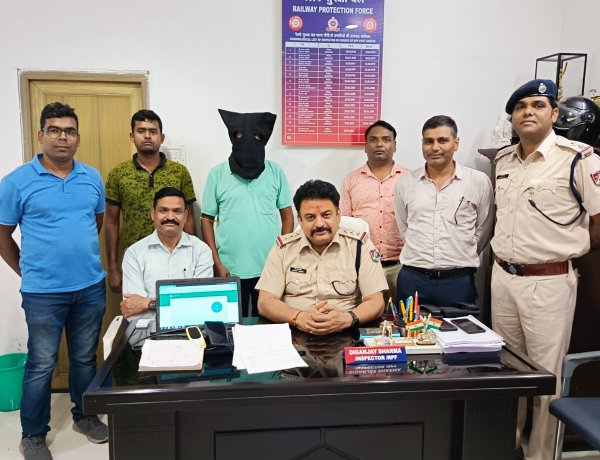 ऑपरेशन "उपलब्ध" के तहत रेलवे ई-टिकट के अवैध कारोबारी को आरपीएफ ने किया गिरफ्तार