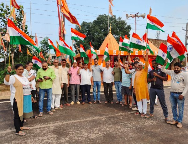 दलादली चौक से हर– घर तिरंगा यात्रा का किया गया शुभारंभ