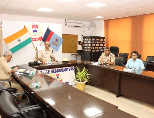 नक्सलवाद की समस्या को लेकर DGP ने अधिकारियों को अभियान तेज करने का निर्देश दिया