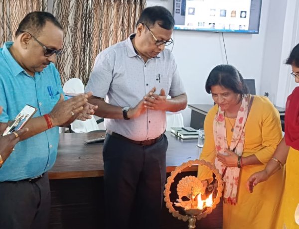 स्वरोजगार का सशक्त माध्यम है रंगीन मछली पालन : डॉ.एचएन द्विवेदी 