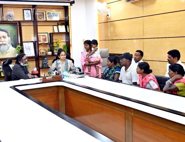 हवलदार स्व० चौहान हेम्ब्रम के परिवार के एक सदस्य को नौकरी और आश्रितों को 1 करोड़ 29 लाख रुपए देगी सरकार