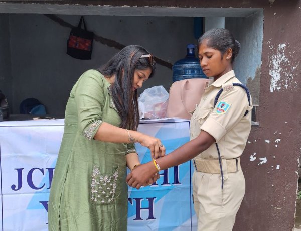 जेसीआई यूथ रांची के सदस्यों ने रक्षाबंधन पर  पुलिसकर्मियों को  बांधी राखी 