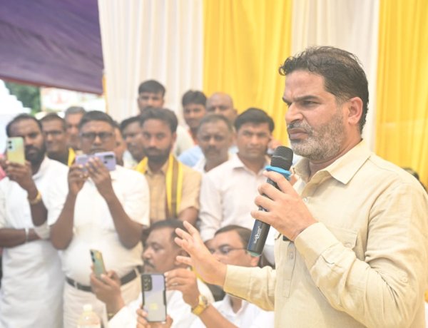 तेजस्वी यादव बाबूजी की दुकान पर बैठकर अपने ही नेताओं को गाली दे रहे हैं : प्रशांत किशोर