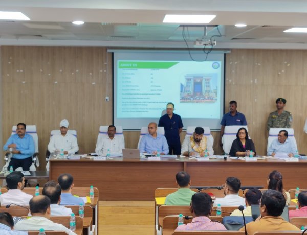 निगम स्तर के सभी पेंडिंग योजनाओं को ससमय पूरा करें : हफ़ीज़ुल हसन