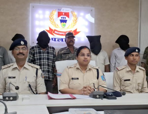 हत्या और लूट में शामिल 5 अपराधी गिरफ्तार, एक पूर्व नक्सली कमांडर  भी गिरफ़्तार