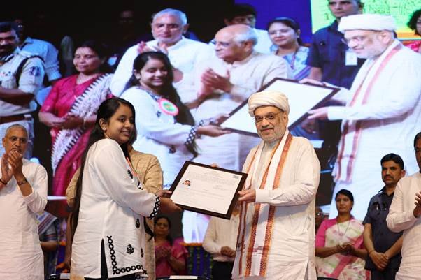 CAA के तहत 188 शरणार्थीयों को अमित शाह ने दिये नागरिकता प्रमाण पत्र