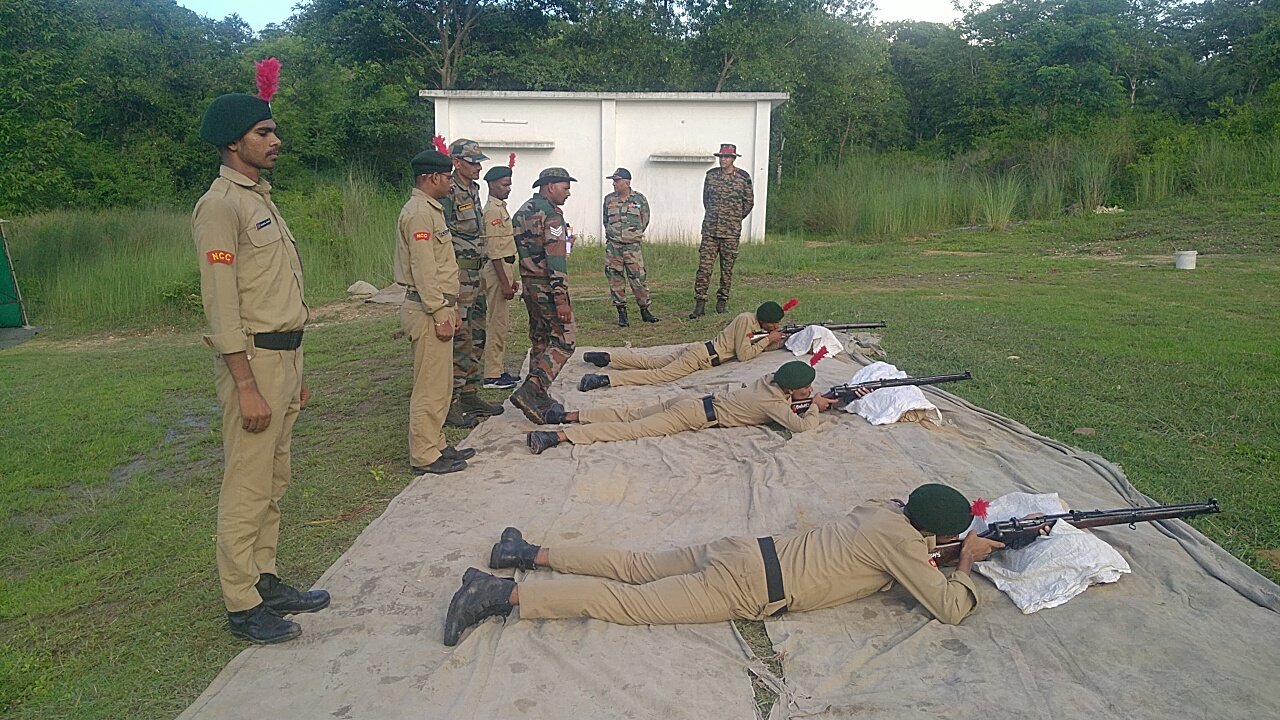 लौंग रेंज में कैडेटों को कराया फायरिंग का अभ्यास