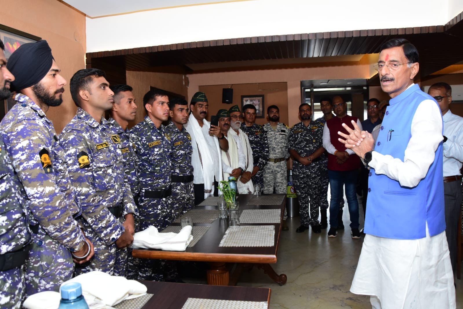 ऑपरेशन चांडिल की सफलता के बाद नौसेना दल को रक्षा राज्य मंत्री ने किया सम्मानित