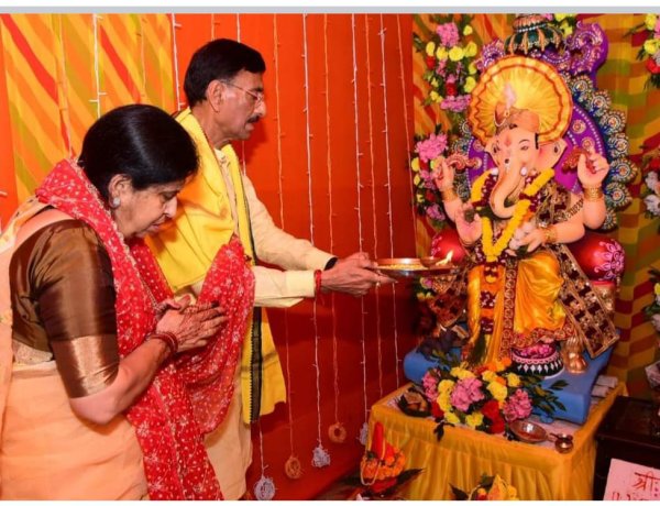 केंद्रीय रक्षा राज्य मंत्री संजय सेठ ने सपत्नीक किया गणेश भगवान का पूजन