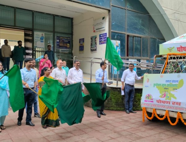 उपायुक्त ने हरी झंडी दिखाकर किया पोषण रथ रवाना