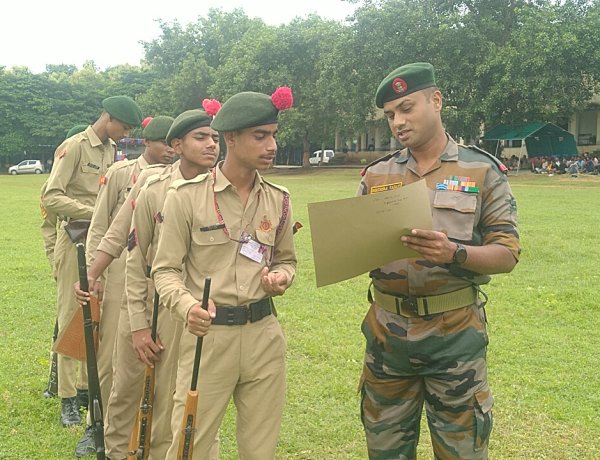 एनसीसी कैडेटों को दिया फायरिंग व सड़क सुरक्षा का प्रशिक्षण