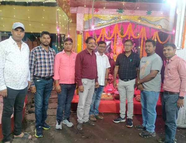 वरीय प्रशाखा अभियंता(संकेत) एवं पीडब्लूआई में धूमधाम से मनाया गया विश्‍वकर्मा पूजा