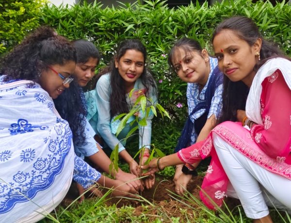 स्वच्छता पखवाड़ा के तहत कैंब्रिज इंस्टिट्यूट ऑफ पालीटेक्निक में वृक्षारोपण