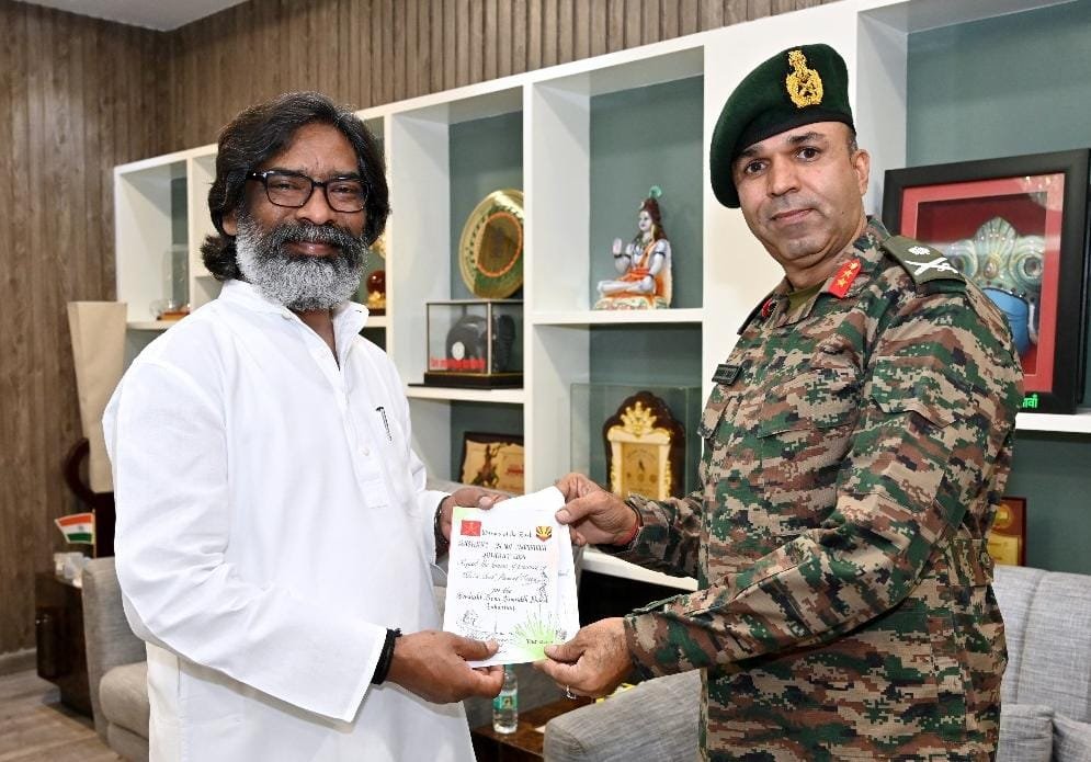 भारतीय सेना के अधिकारियों ने की मुख्यमंत्री हेमंत सोरेन से मुलाकात