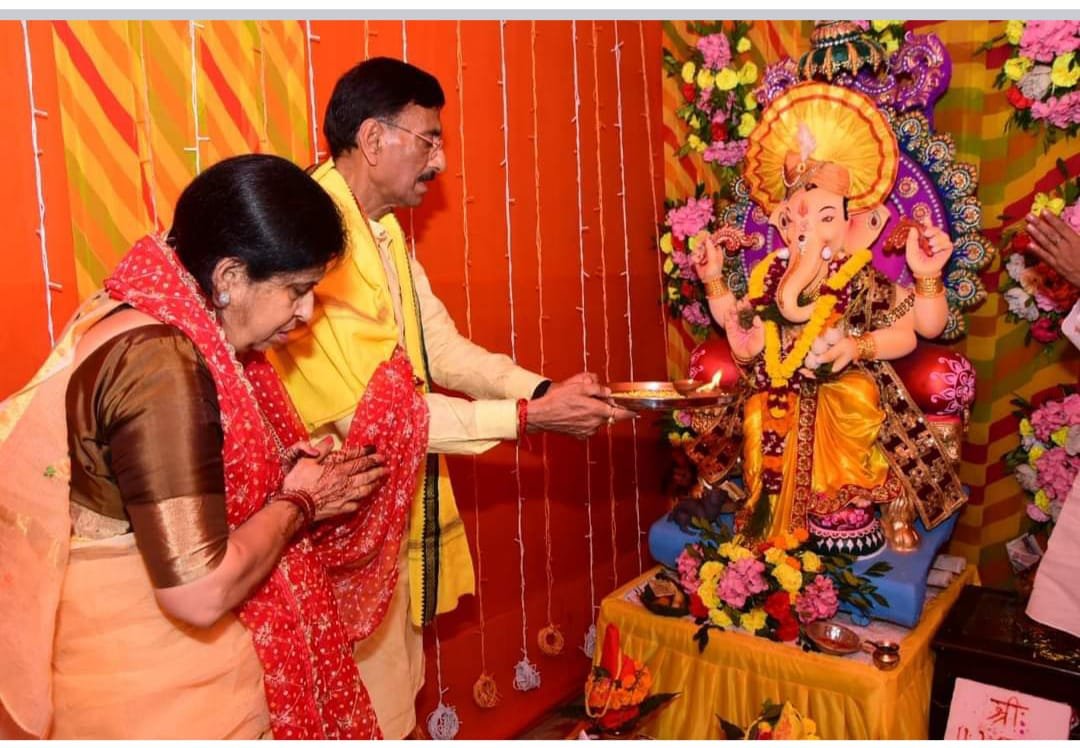 केंद्रीय रक्षा राज्य मंत्री संजय सेठ ने सपत्नीक किया गणेश भगवान का पूजन