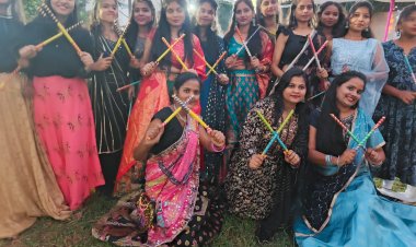 डांडिया कार्यक्रम में जमकर झूमे विद्यार्थी