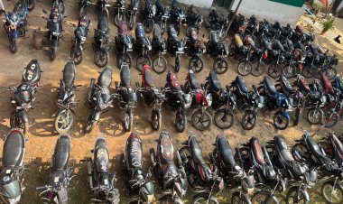 चोरी की इतनी गाड़ियाँ देखकर पुलिस भी हैरान रह गई, 4 अभियुक्त गिरफ्तार