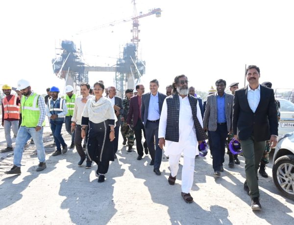 मुख्यमंत्री ने रांची में निर्माणाधीन फ्लाईओवर का औचक निरीक्षण किया