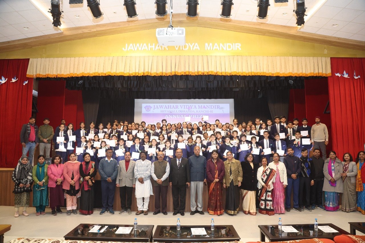 पुरस्कार वितरण समारोह में 125 छात्रों को मिला मैडल