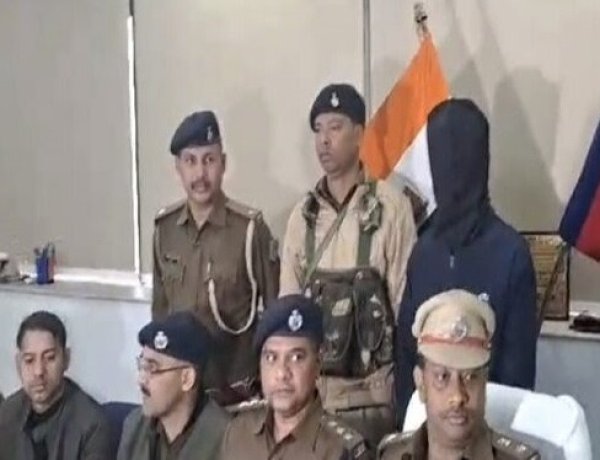 *रांची में बच्चों से चोरी करवाने वाले गिरोह का मुख्य सरगना 31 मोबाइल फोन सहित गिरफ्तार