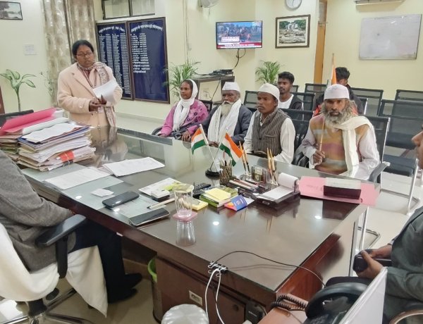 टाना भगतों ने रांची DC से मुलाकात कर अपनी मांगें रखी