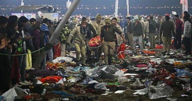 मौनी अमावस्या पर अमृत स्नान के लिए भीड़ से टूटी बैरिकेडिंग , मची भगदड़ - चश्मदीद ने बताया