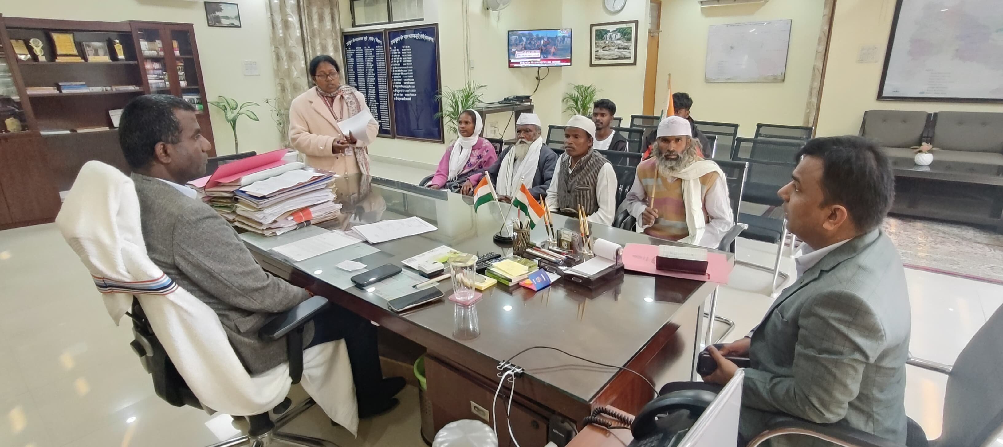 टाना भगतों ने रांची DC से मुलाकात कर अपनी मांगें रखी